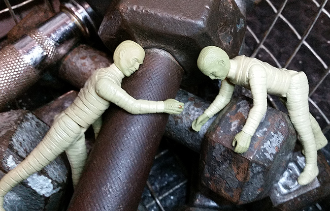 Mummy Brothers on dumbbells