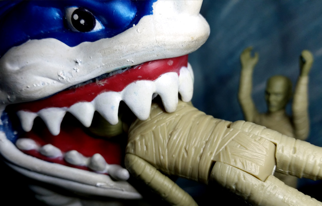 Street Shark eating mummy