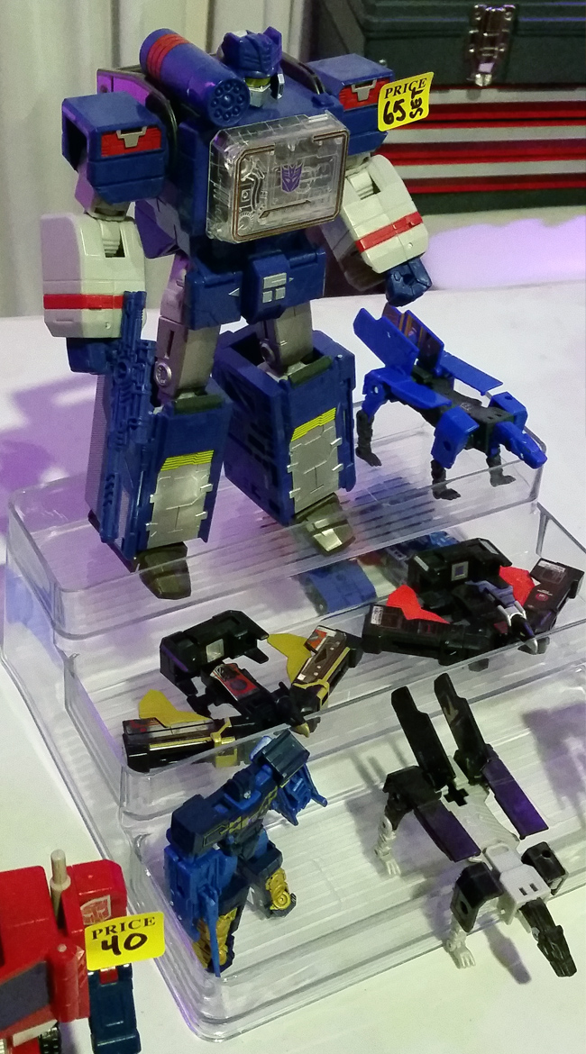 Soundwave with cassettes